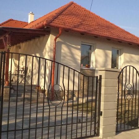 Апартаменты Molni Балатонфюзфё Экстерьер фото